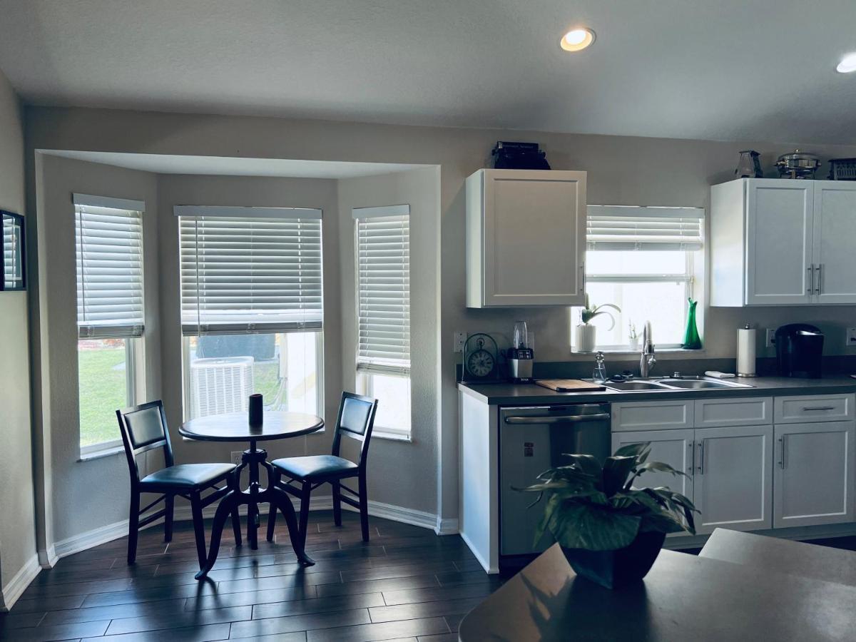 Ruskin Fl Private 2 Bdrm 1 Bath Suite Common Areas Shared With Host And Cat מראה חיצוני תמונה