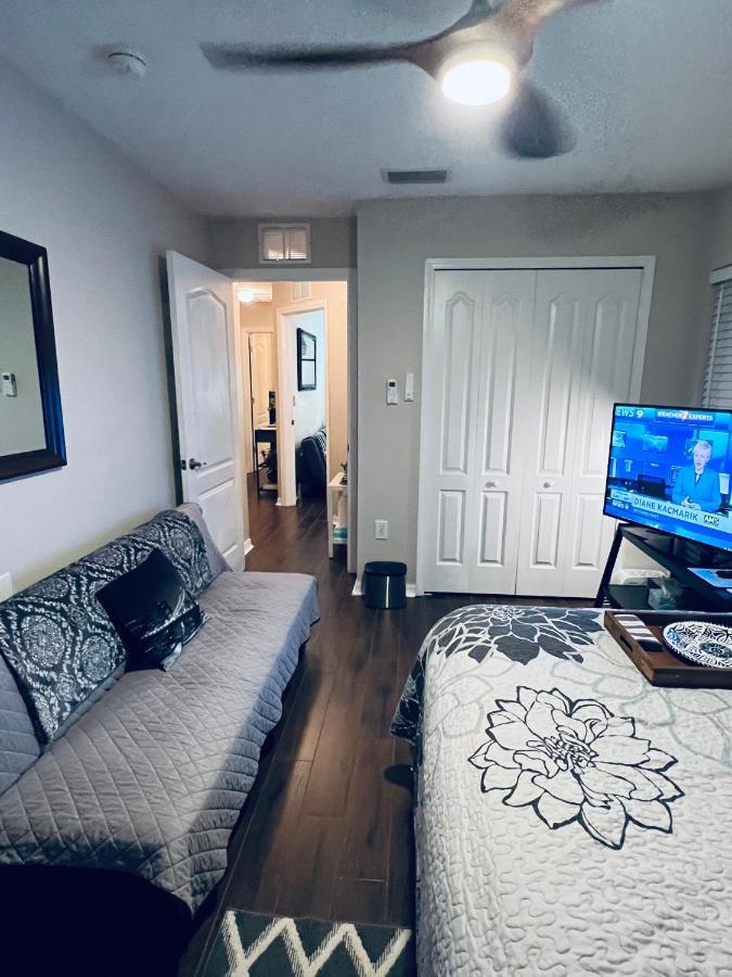 Ruskin Fl Private 2 Bdrm 1 Bath Suite Common Areas Shared With Host And Cat מראה חיצוני תמונה